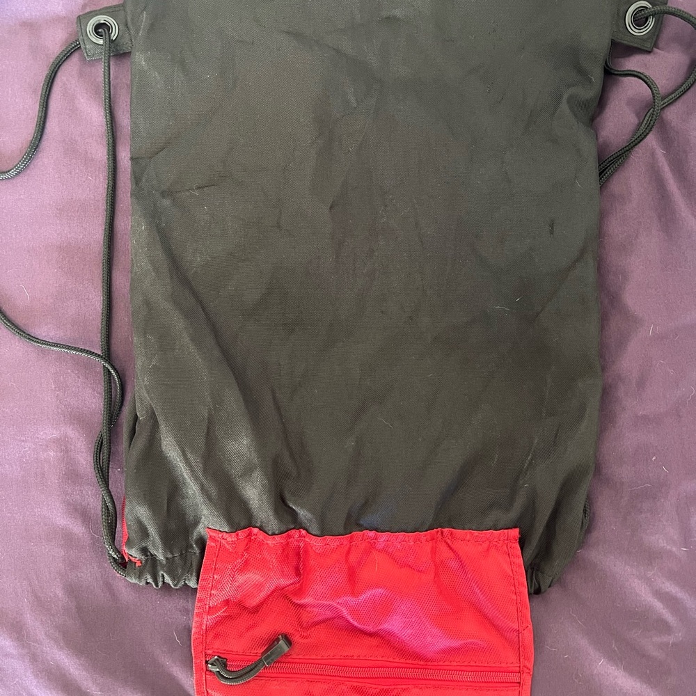 Red Adidas drawstring bag - Picture 4 of 4